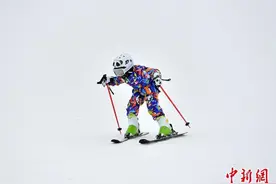 吉林辽源：萌娃体验滑雪 乐享冰雪运动图片