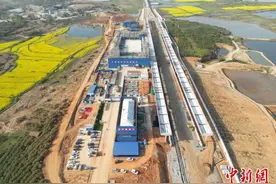 昌九高铁共青城东站项目站房主体混凝土结构顺利封顶图片