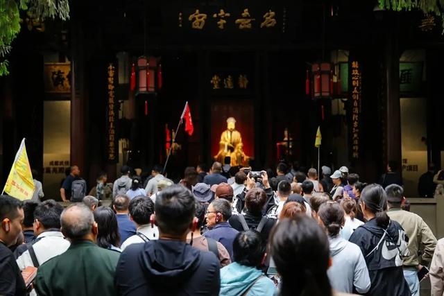 金秋十月去哪儿？万千气象成都行