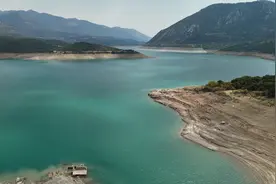 多种因素导致希腊面临水资源短缺问题图片