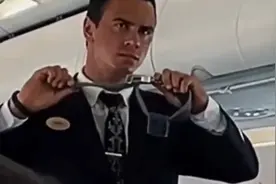 俄航男空乘因帅气动作走红网络，网友：像下一秒就要去架狙击的特工视频封面
