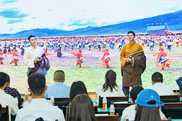 2025年四川理塘“哒野”赛马文化旅游季正式启动