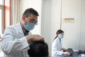 潮健康福利馆丨拿什么来拯救我的油头？有人夏天疯狂洗头后，秃了图片