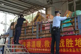 瑞丽边检站开通“绿色通道”，保障救援物资快速运往缅甸灾区图片