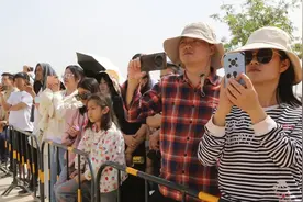 日接待游客最高3.8万余人次 假期巴楚红海迎来旅游热图片