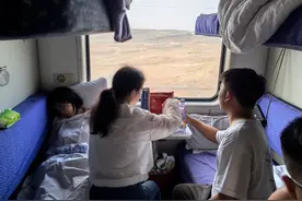 女孩火车上突发疾病，3名医学生紧急行动！图片