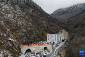 中央红军长征翻越的第一座大雪山夹金山隧道贯通图片