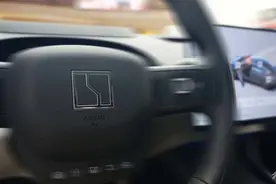 极氪更迭过快引老车主不满？有人称2024款新车未到手已变“旧款”图片