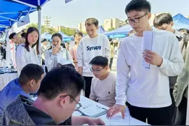 西安市重点单位校园招聘会走进西安邮电大学 204家省内外重点单位 提供7800余个就业岗位图片