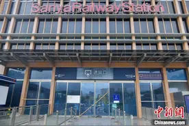 受台风“蝴蝶”影响 海南环岛高铁停运图片