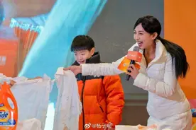 “孙颖莎让主持人穿羽绒服”当事人：真的很幸运，我成为了被莎莎的善意关照的女孩图片