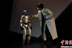 青海西宁上演AI科普舞台剧《梦想科学家·AI机器人》图片