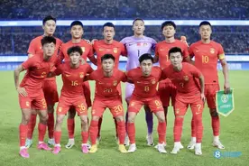 记者：男足亚运队昨晚的首发阵容中，9位球员有留洋背景图片