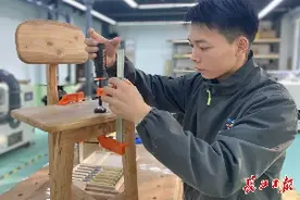 22岁高职毕业生成了高校教师，周末仍坚持回母校上课图片