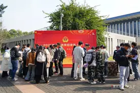 武警重庆总队2025年军队直接选拔招录军（警）官宣讲走进驻地高校图片
