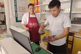 湖北竹溪：喜迎佳节优服务 市场监管不打烊图片