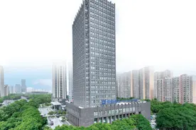 中原银行洛阳分行储蓄存款余额突破1000亿元，客户数达330万人图片