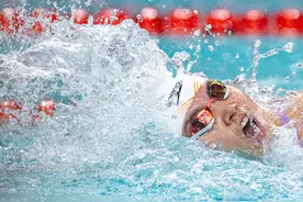 全国游泳锦标赛：浙江寿仙谷队获男女4X100米混合泳接力冠军图片