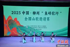 中外歌手广西赶歌圩  擂台赛歌喉图片