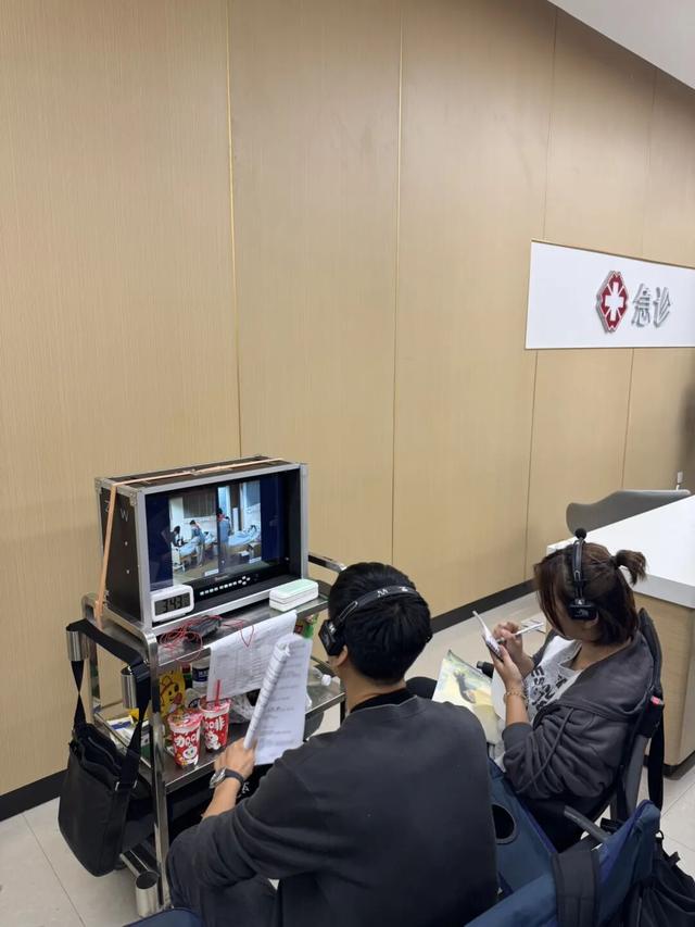 向千亿目标冲刺的微短剧，正上演“双城争霸”