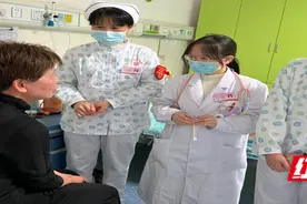 永州市妇幼保健院：夜班医护及时施展海姆立克法成功救治异物卡喉患者图片