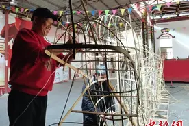 “彩灯龙”走俏 浙江永嘉老手艺“扎出”浓浓年味图片