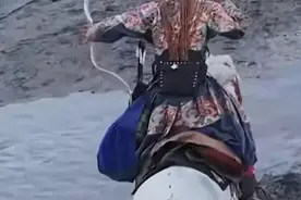 爆帅！“00后”小伙驰骋峡谷，网友：鲜衣怒马少年时，此刻具象化了图片