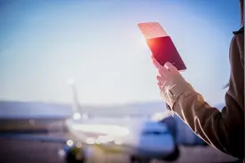 “全程网办、延时服务” 出入境办证高峰指南请查收图片