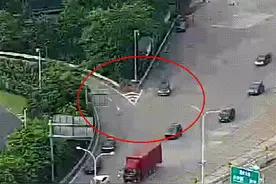 粗心爸爸高速路口落下8岁娃，直到开走了十几公里……图片