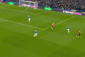 加纳乔惊天倒钩后发图致敬偶像C罗，这个19岁的阿根廷人还曾疑似暗讽梅西身高……图片