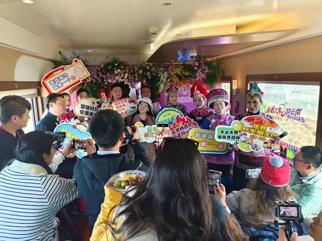 “坐着火车游云南 一路欢歌到楚雄”文旅专场推介燃情“星光·澜湄号”