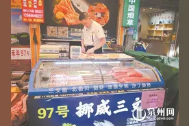 休渔期间 贝类水产“风靡”市场 三文鱼价格出现明显下跌图片