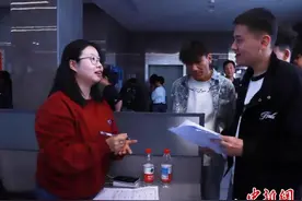 民营企业服务月专场招聘会在新疆克拉玛依举行图片