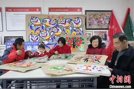 （新春走基层）“苹果之乡”延安洛川：毛麻绣里的新春趣事图片