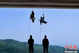 直击湖北武警“魔鬼周”：极限训练砺精兵图片