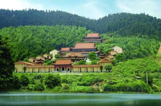 余三定：重游神鼎山