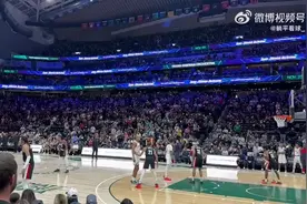 太强了！凯-琼斯空接暴扣绝杀开拓者图片