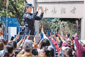 为游客留下最美的风景图片