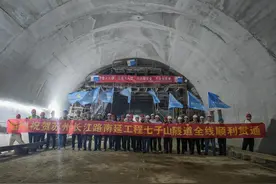 双线贯通！国内在建最大断面城市公路隧道——七子山隧道取得重大进展图片