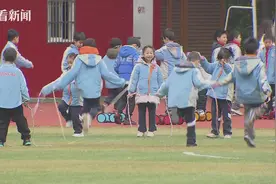 课间 让孩子们玩起来！图片