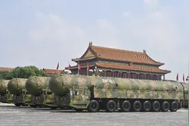 东风61洲际导弹重磅登场，网友：不敢想咱家还有多少好东西图片