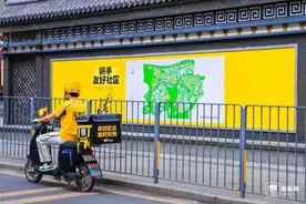 潮评丨为外卖骑手上社保，给“小哥们”一个有保障有奔头的未来图片