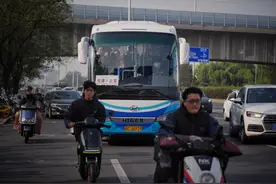 京津冀间运营里程最长通勤定制快巴今日开通试运营图片