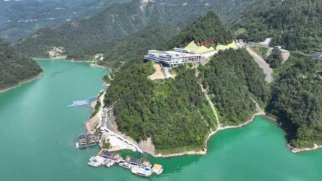 鹤峰县溇水河山水世界码头项目通过交工验收 水上旅游添新引擎