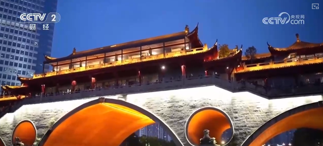 花样“夜”态燃动夏日夜游消费热力 玩法“上新”撬动“八小时外”经济新支点
