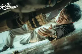 《哈尔滨一九四四》反转不断热度上涨 秦昊分饰双角传递信仰力量图片