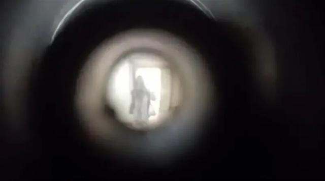 “成都女子家门口遇害案”一审判处被告人死缓：不认定为正当防卫，作案时系限制刑事责任能力人	，依法予以从轻处罚