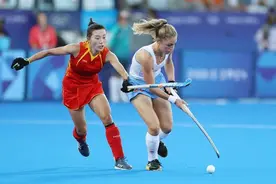 中国女子曲棍球队获得巴黎奥运会亚军图片