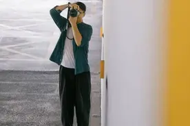 生财新“职”道|千元左右的“领证跟拍摄影”走俏，用专业相机记录幸福瞬间图片