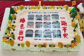 以车轮丈量泉城发展轨迹，济南公交K12路迎来“六十大寿”图片